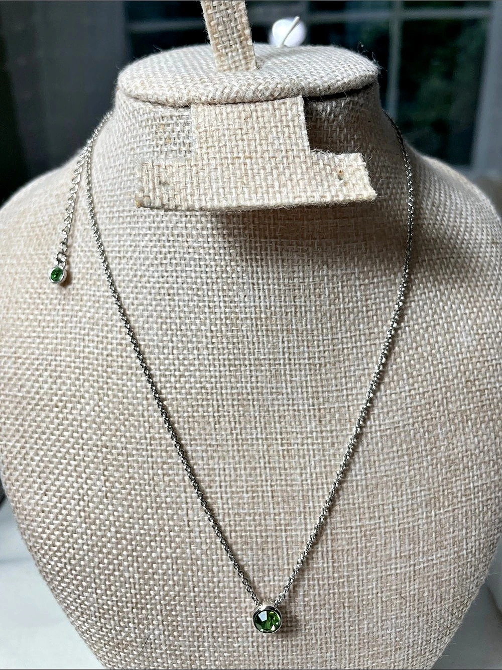 Lia Sophia Green Pendant on Silver tone Chain Necklace Like New